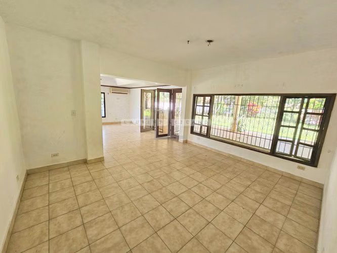 Venta Casa Unifamiliar Urbanización La Meseta - Las Cumbres. Haga una oferta