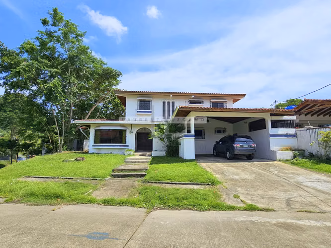 Venta Casa Unifamiliar Urbanización La Meseta - Las Cumbres. Haga una oferta