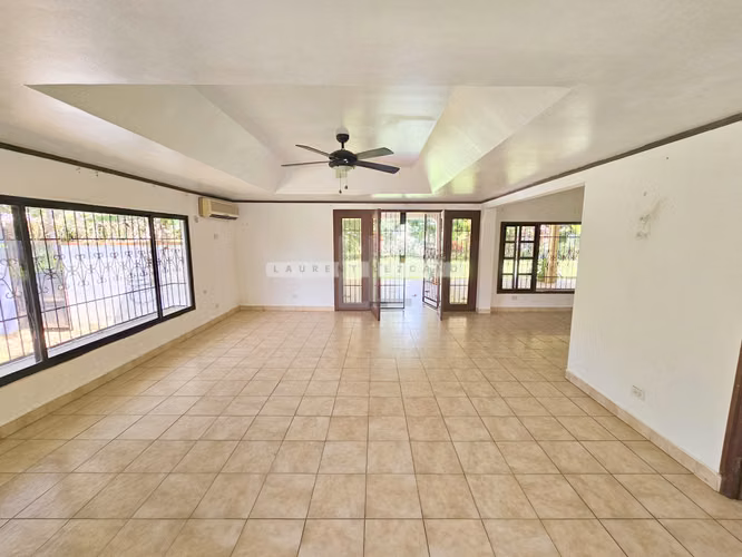 Venta Casa Unifamiliar Urbanización La Meseta - Las Cumbres. Haga una oferta