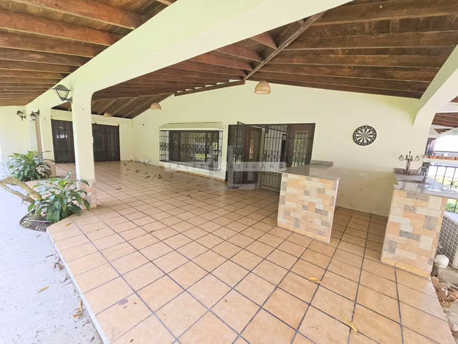 Venta Casa Unifamiliar Urbanización La Meseta - Las Cumbres. Haga una oferta