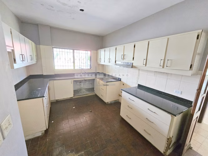 Venta Casa Unifamiliar Urbanización La Meseta - Las Cumbres. Haga una oferta