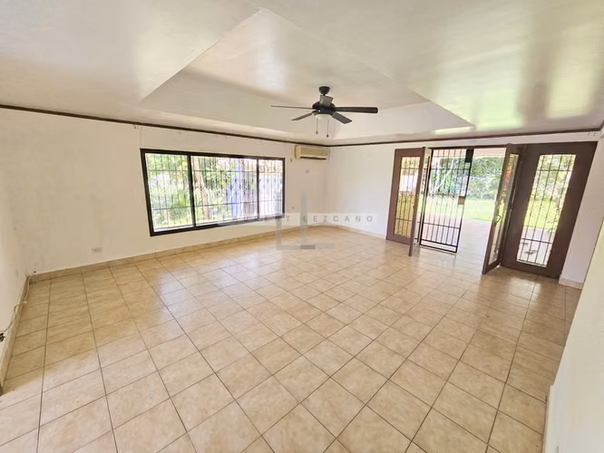 Venta Casa Unifamiliar Urbanización La Meseta - Las Cumbres. Haga una oferta