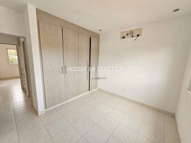 Venta de Casa en Esquina P.H. Quintas de Versalles Lyon. Haga una oferta