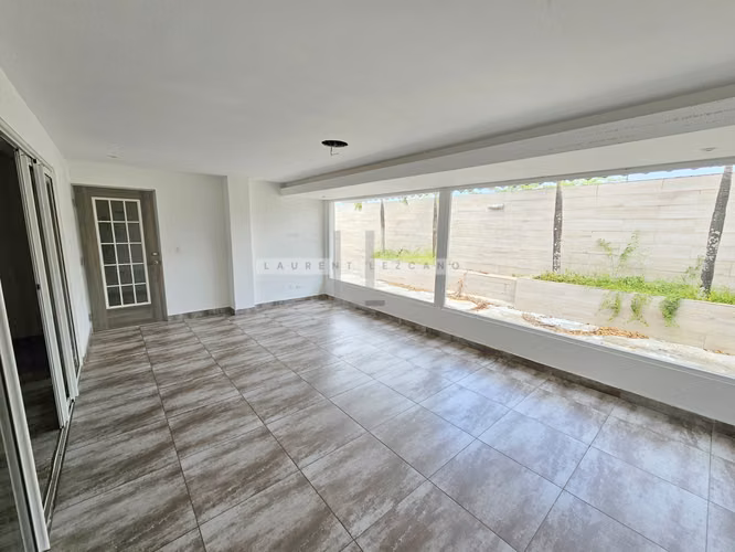 Venta de Casa en Esquina P.H. Quintas de Versalles Lyon. Haga una oferta