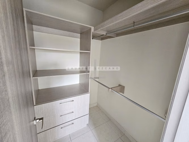 Venta de Casa en Esquina P.H. Quintas de Versalles Lyon. Haga una oferta