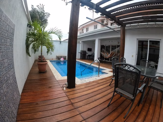 Vendo Casa en Versalles KA23-2541