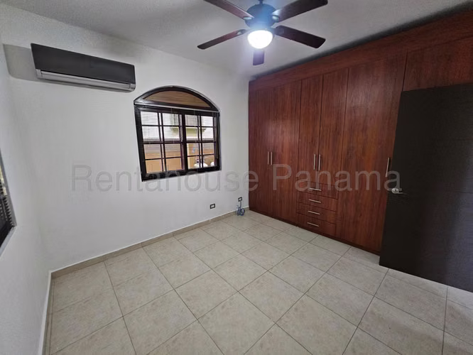 Alquilo Casa en Costa Sur KA27-164