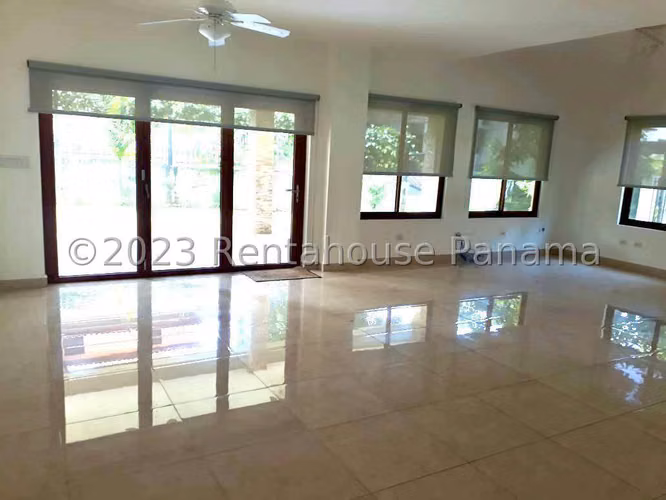 Se Vende Casa en Clayton MDV26-4072
