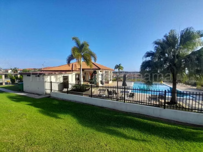 VENTA DE CASA EN MONTELIMAR CHORRERA ABS