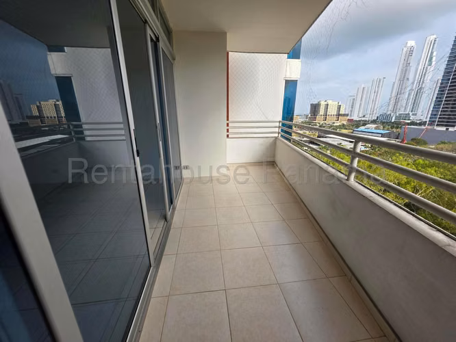 Se Vende Apartamento en Costa del Este LA26-6012