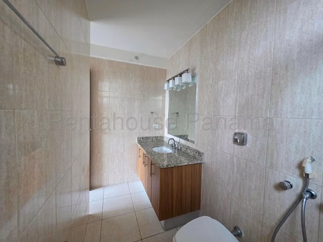 Se Vende Apartamento en Costa del Este LA26-6012