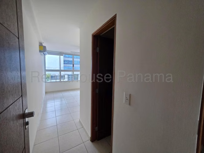 Se Vende Apartamento en Costa del Este LA26-6012