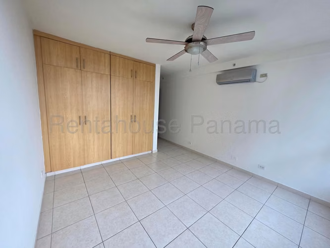 Se Vende Apartamento en Costa del Este LA26-6012