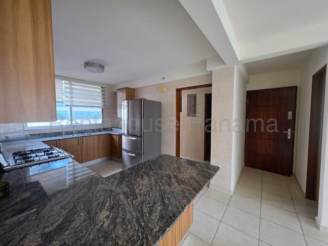 Se Vende Apartamento en Costa del Este LA26-6012
