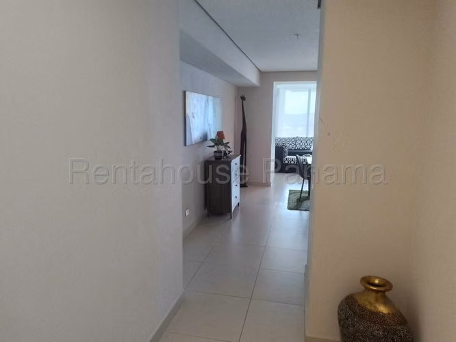 Se Vende Apartamento en Costa del Este LA27-39