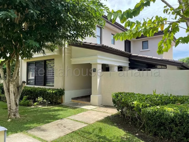 Casa en Alquiler en Panama Pacifico- River Valley. EH
