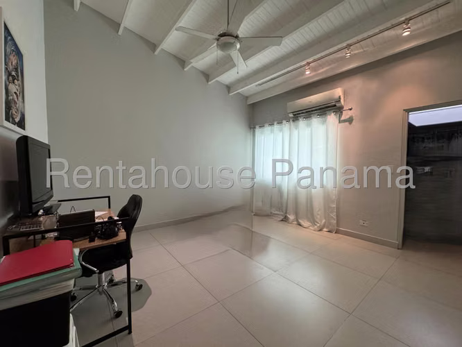 Venta de Casa en La Alameda 347.79 Mts PD