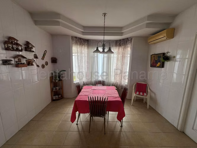 Venta de Casa en Costa del Este Palmeras del este