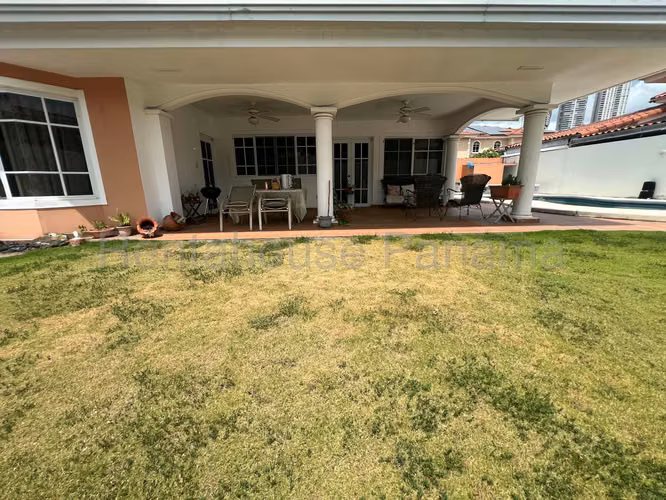 Venta de Casa en Costa del Este Palmeras del este