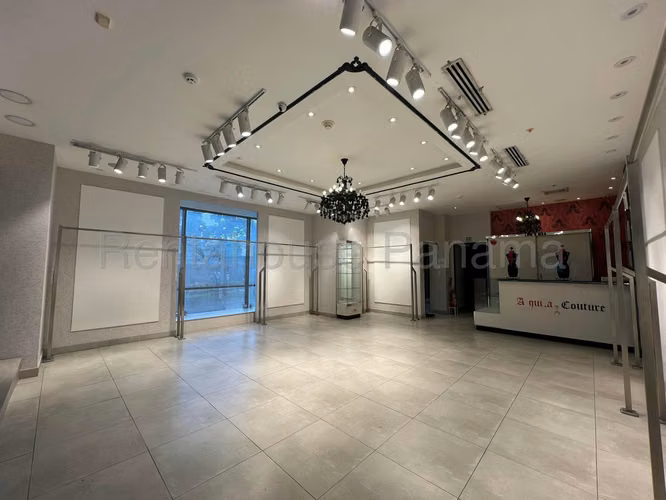 Venta de Local en Brisas Del Golf premier Plaza