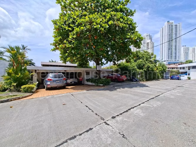 Exclusiva Casa en Venta en los Ángeles 27PPM410