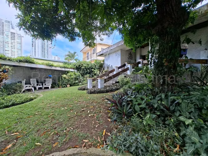 Exclusiva Casa en Venta en los Ángeles 27PPM410