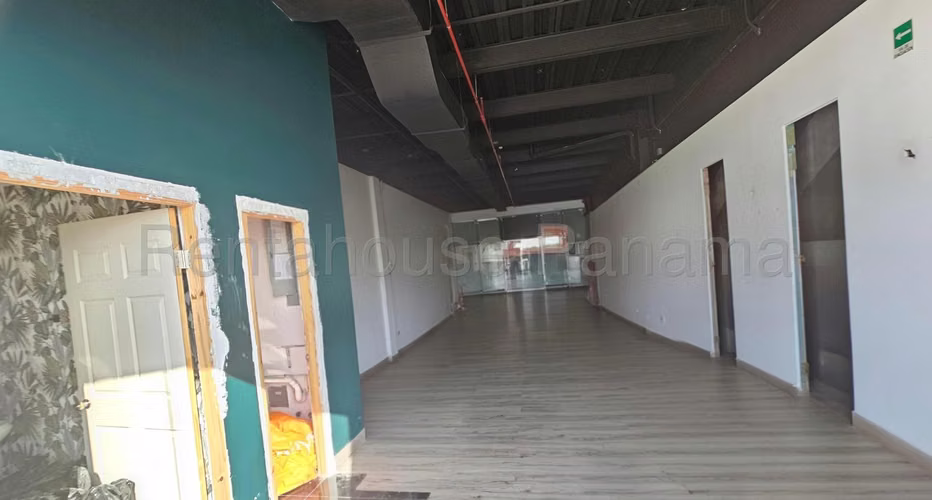 Local comercial de 116.75 m2 en Alquiler en Coco del Mar 27PPM408