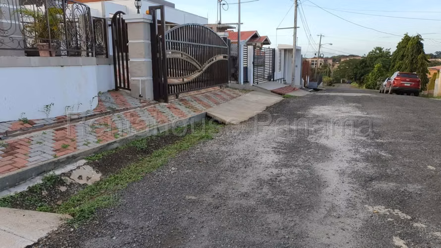 Amplia y Cómoda Casa en Alquiler en Chitre 26PPM5806