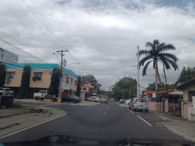Local Planta Baja 4 parkings Aire $825 P Lefevre