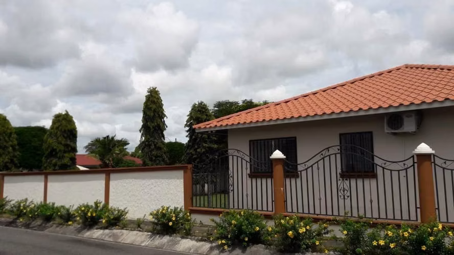 Se alquila casa David área exclusiva y segura amoblada 1,000.00 - Imagen 2