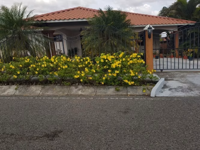 Se alquila casa David área exclusiva y segura amoblada 1,000.00