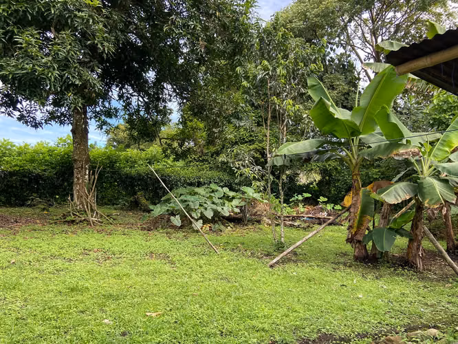 Venta de lote de terreno con casa