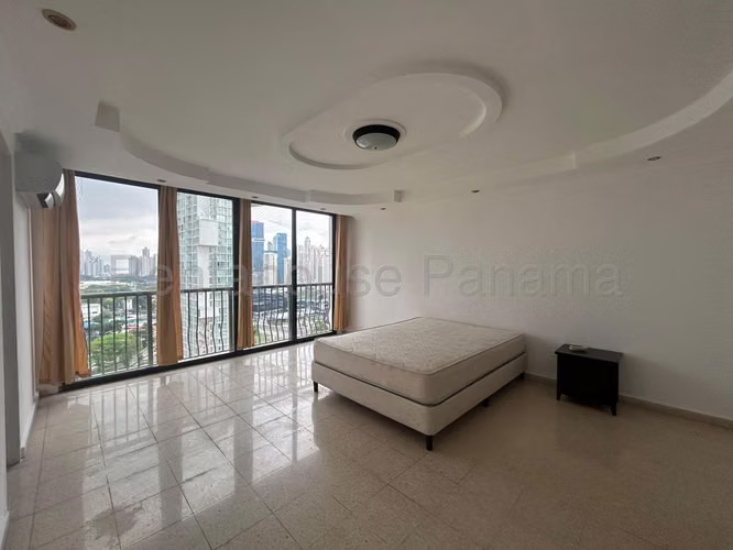 VIVA YA! EN MARBELLA VENTA PH MARSELLA ESM
