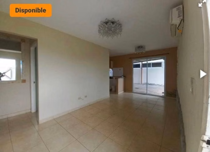 Espaciosa  y hermosa casa de esquina - Imagen 3