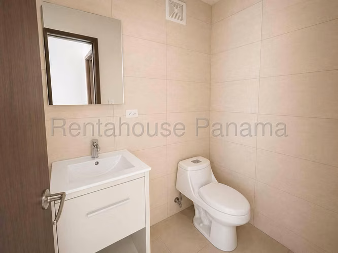 Venta de Apartamento en Condado del Rey Kings Park 27YCG401