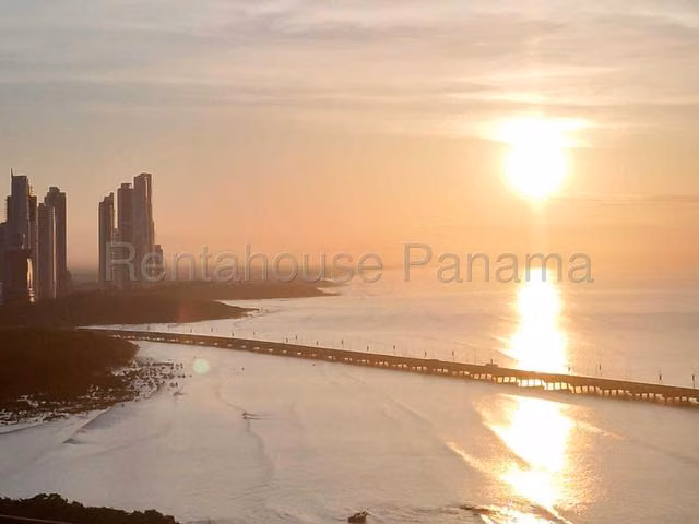 VENTA DE LUJOSO APARTAMENTO EN COCO DEL MAR 26CDY3095