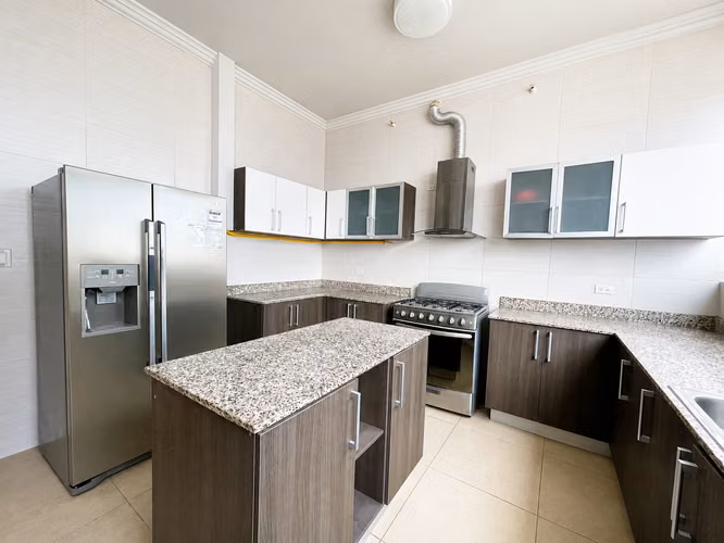Oportunidad en Costa del Este: Apartamento de 3 Recámaras 250m2 + Linea Blanca