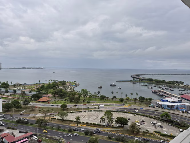 APARTAMENTO A 1 CUADRA DE CINTA COSTERA