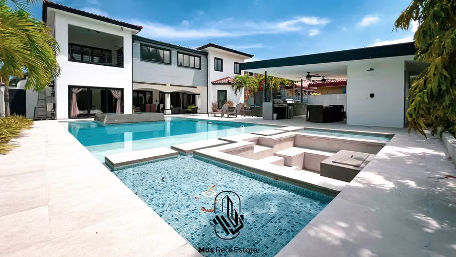 Casa de Lujo en Venta – Residencial PH Magnolias, Costa del Este - SG