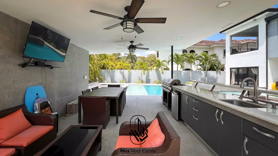 Casa de Lujo en Venta – Residencial PH Magnolias, Costa del Este - SG