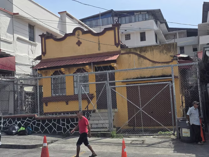 Se Vende Casa diagonal a La Loteria - Imagen 2