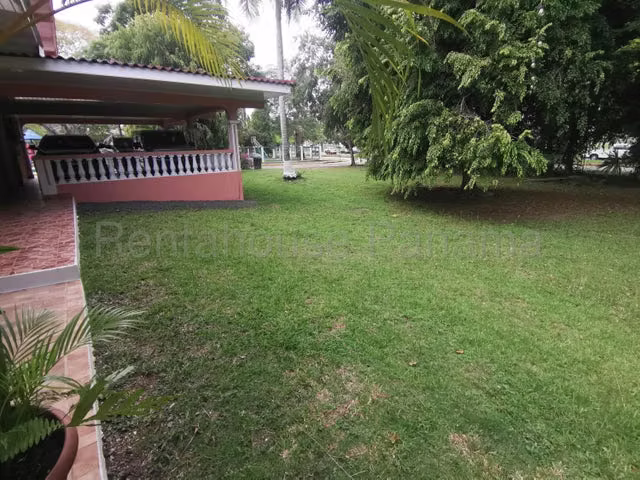 SE VENDE AMPLIA CASA EN LOS RIOS 26CDY8725