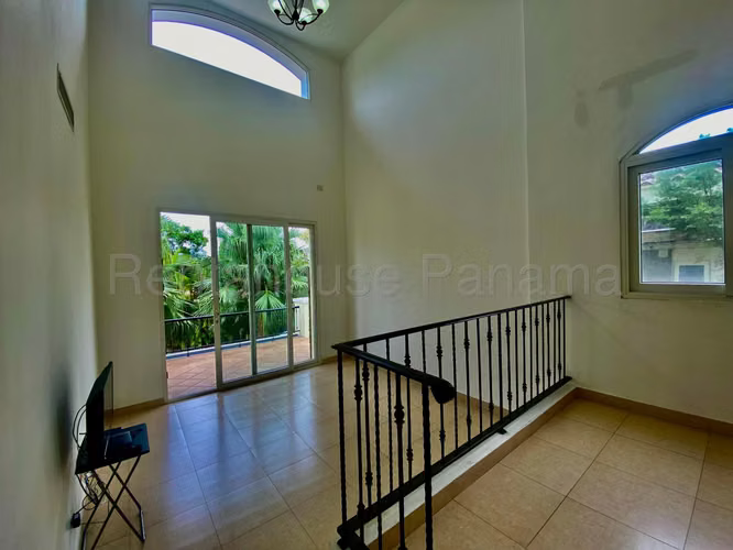 Casa en alquiler de 222 m2 en Cocolí AMD