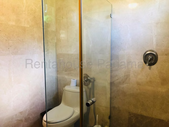 Casa en alquiler de 222 m2 en Cocolí AMD