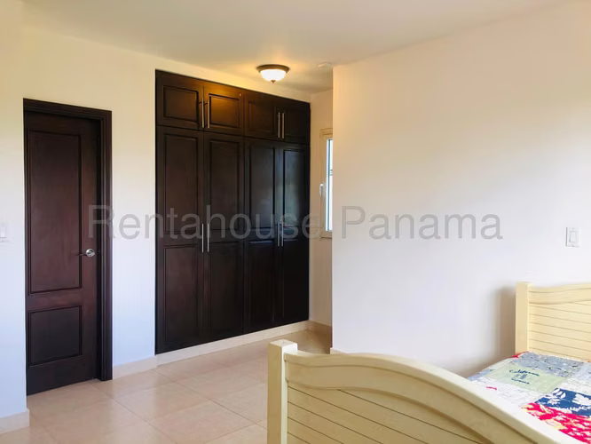 Casa en alquiler de 222 m2 en Cocolí AMD