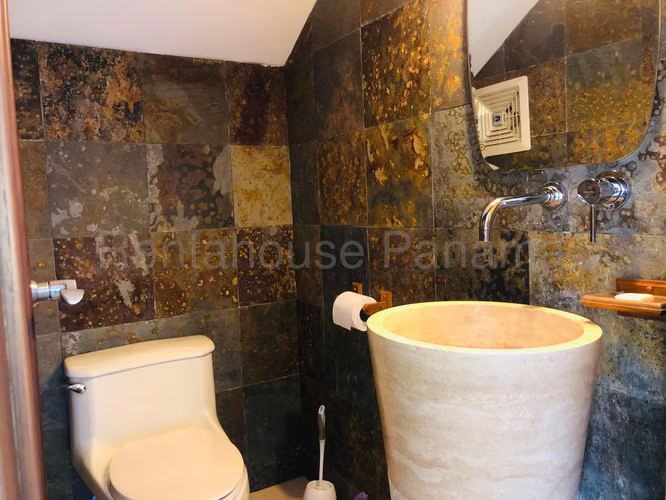 Casa en alquiler de 222 m2 en Cocolí AMD