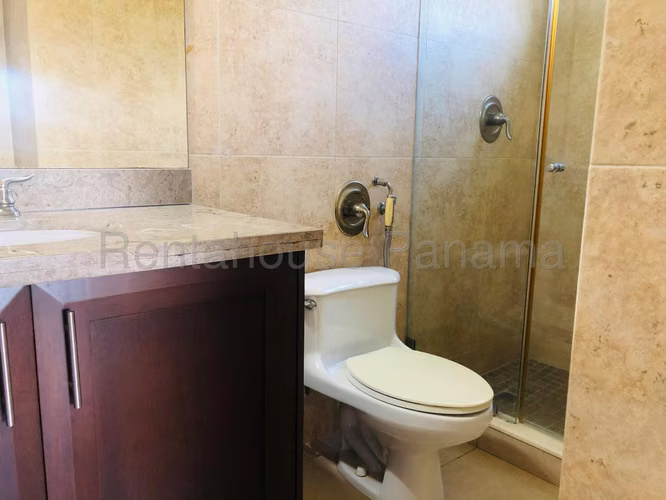 Casa en alquiler de 222 m2 en Cocolí AMD