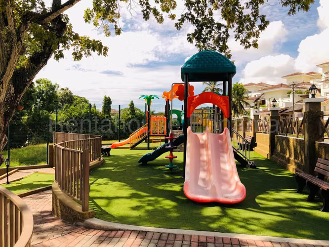 Casa en alquiler de 222 m2 en Cocolí AMD