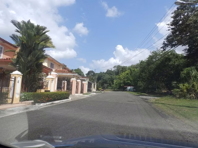 VENDO TERRENO EN LLANOS DE CURUNDU 25CDY2698