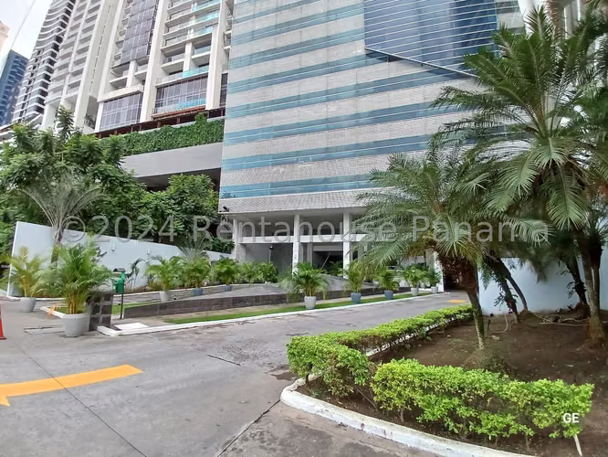 Apartamento en Venta en Avenida Balboa. PH WATERS ON THE BAY. 25LDC479